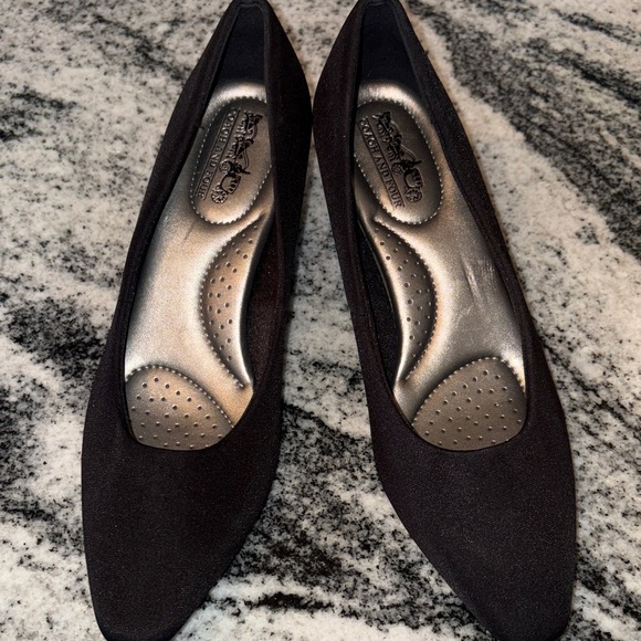 Coach and Four Women's black low stilleto heels. - Picture 1 of 6